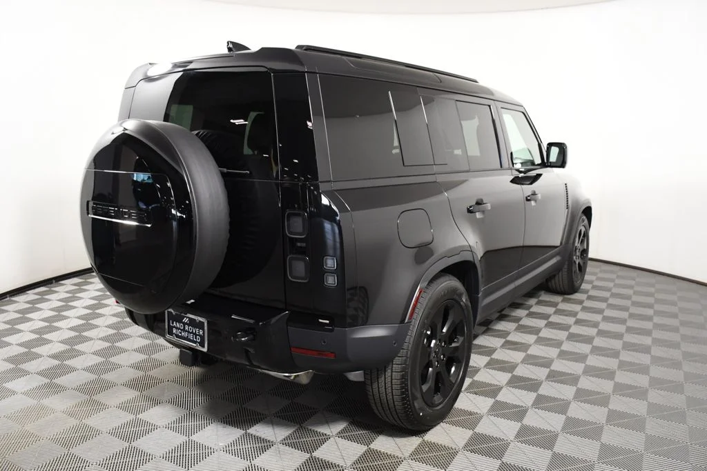 New 2026 Santorini Blk Land Rover S image 6