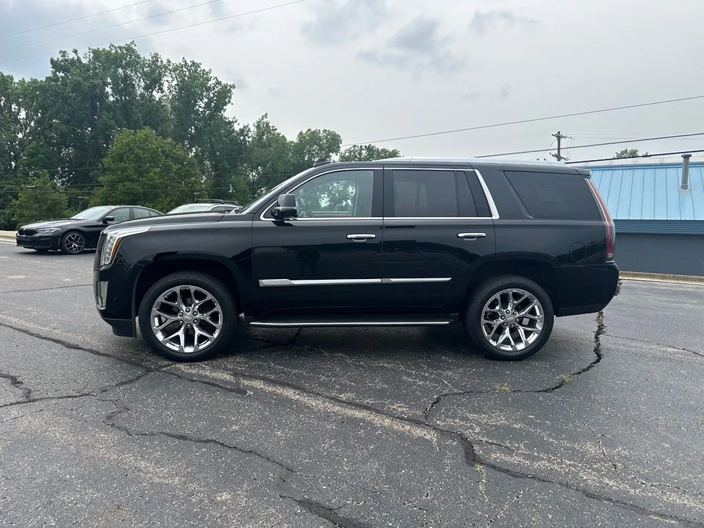 Used 2020 Black Raven Cadillac Luxury image 3