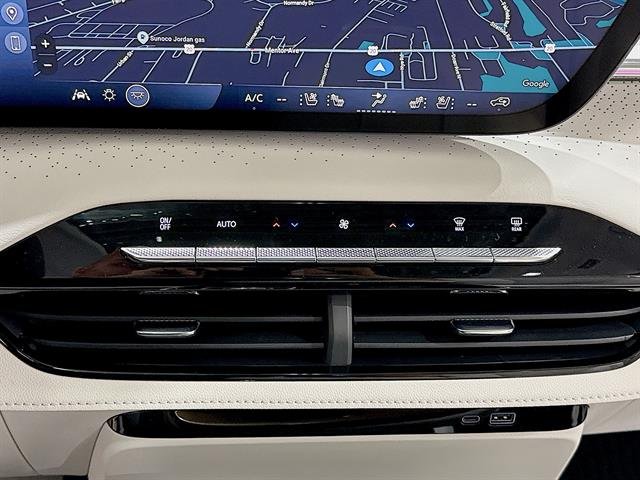 New 2026 Iridescent White Tricoat Buick Avenir image 18