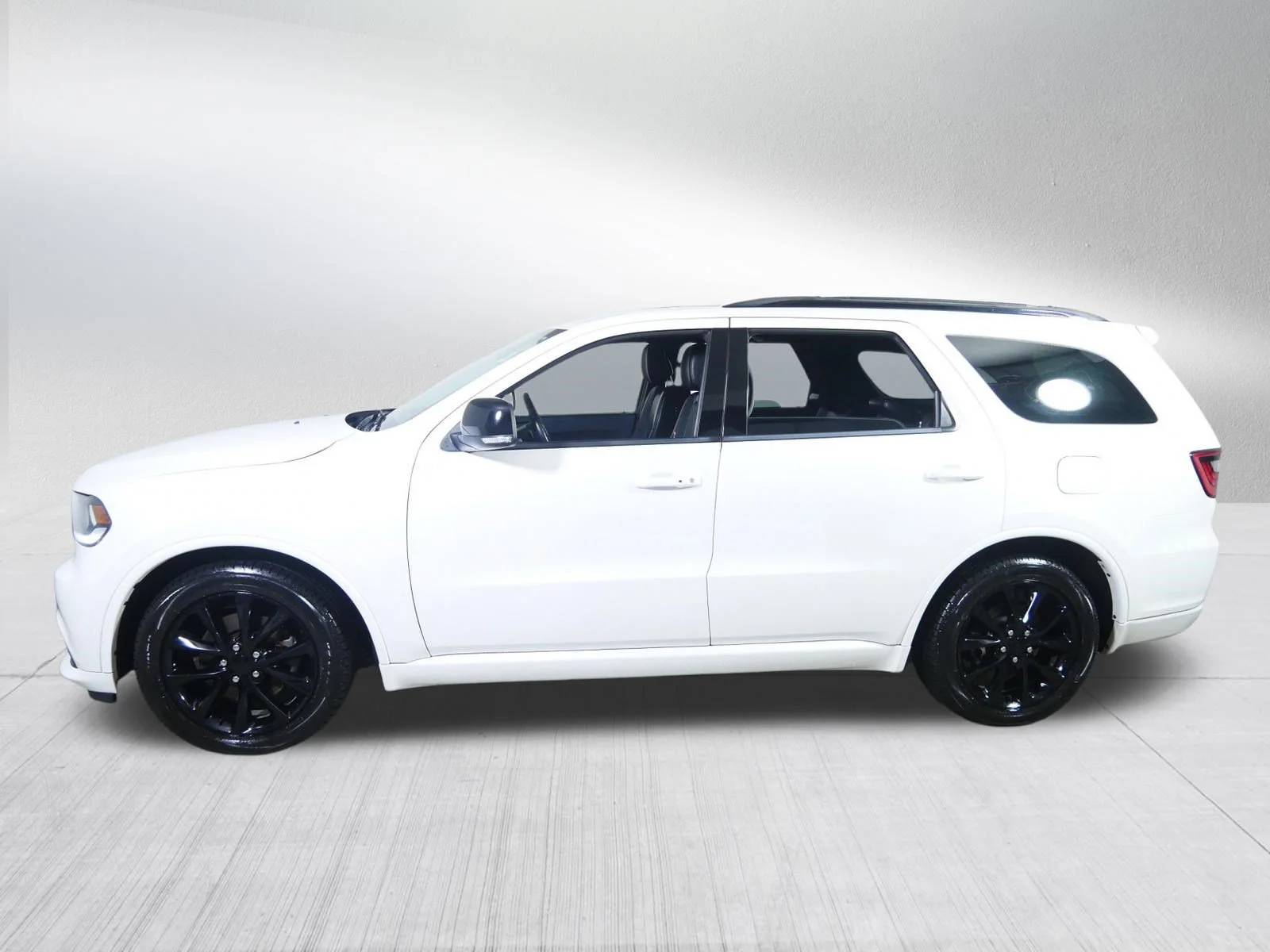 Used 2017 Vice White Tri-Coat Pearl Dodge R/T image 4