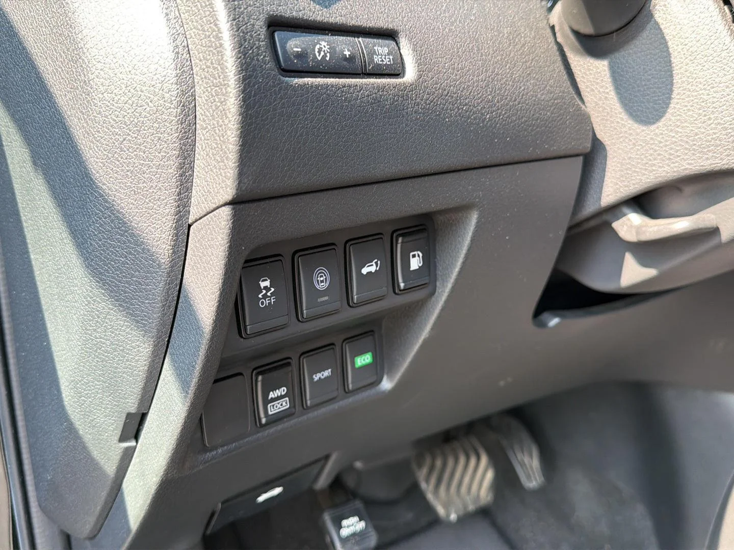 Used 2020 Midnight Pine Metallic Nissan SV image 12