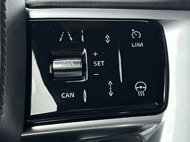 Used 2023 Eiger Gray Metallic Land Rover SE image 23
