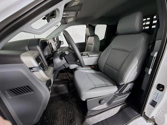 New 2025 Oxford White Ford F-450® XL image 50