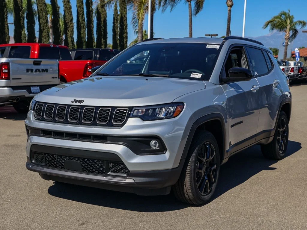 New 2026 Silver Zynith Metallic Clearcoat Jeep Latitude image 7