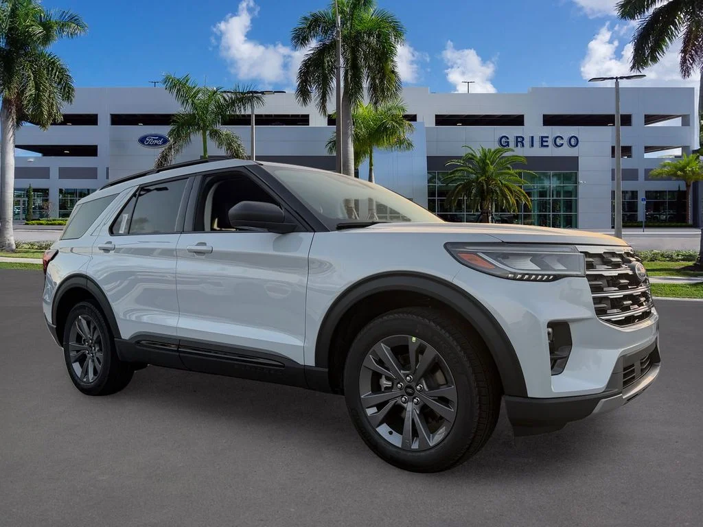New 2026 Space White Metallic Ford Active image 1