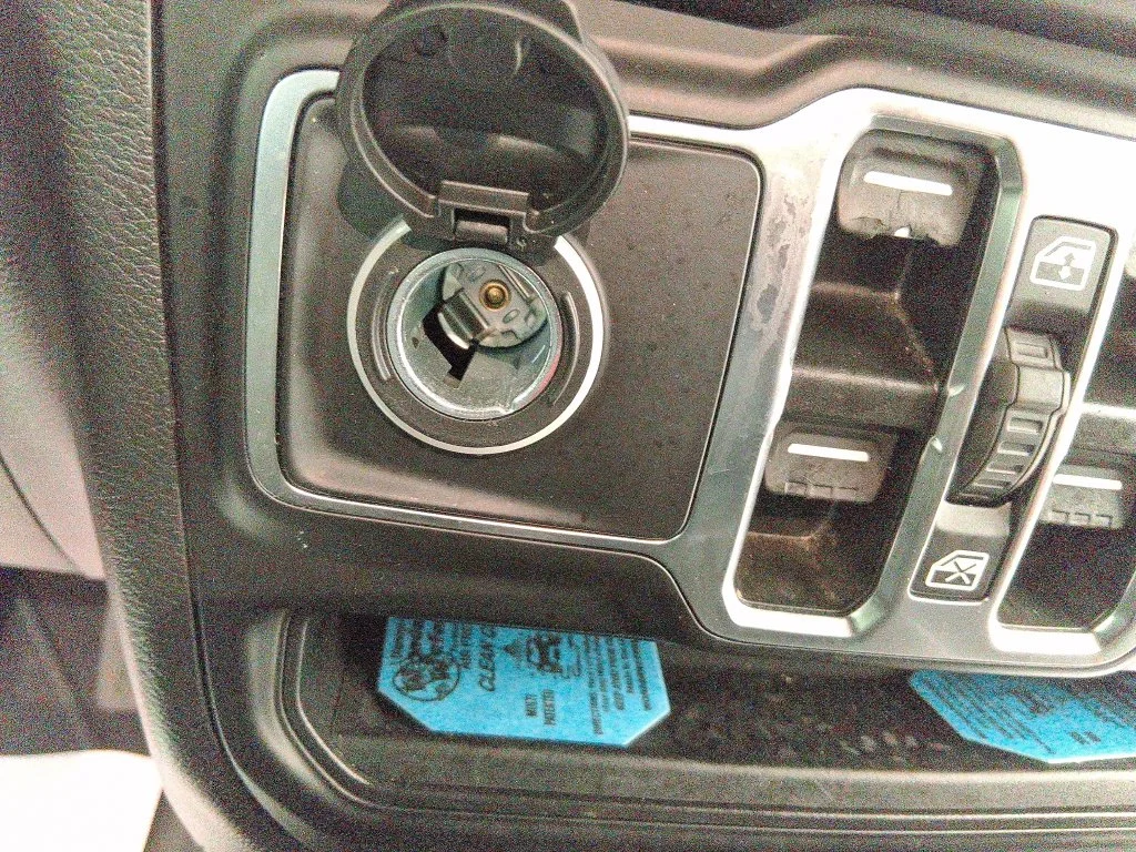 Used 2022 Green Jeep Unlimited Sahara image 49