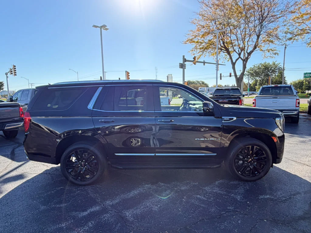 2023 GMC Yukon Denali - Photo 14