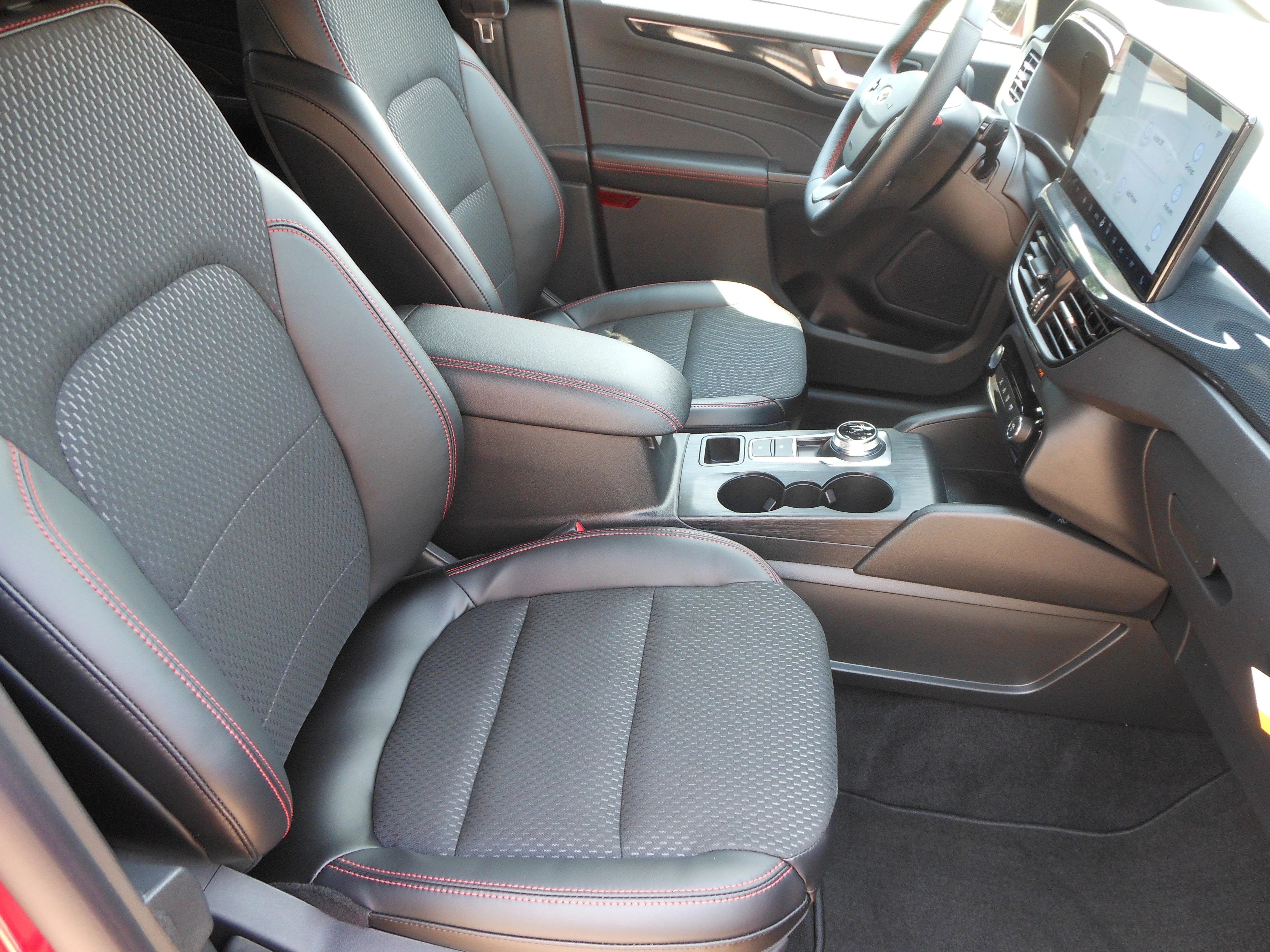 New 2025 Rapid Red Metallic Tinted Clearcoat Ford ST-Line image 5