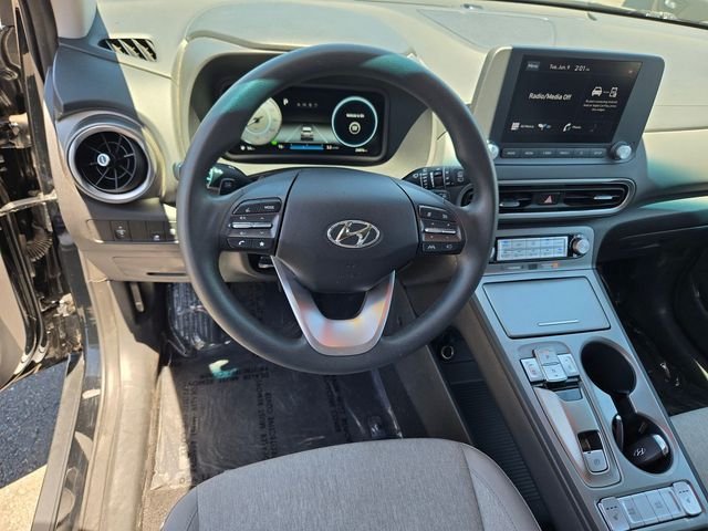 Used 2023 Black Hyundai SE image 6