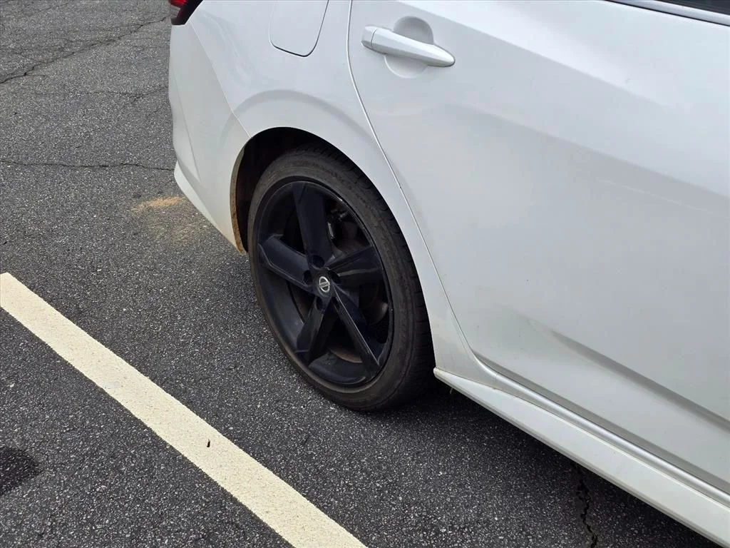 Used 2022 White Nissan SR image 20