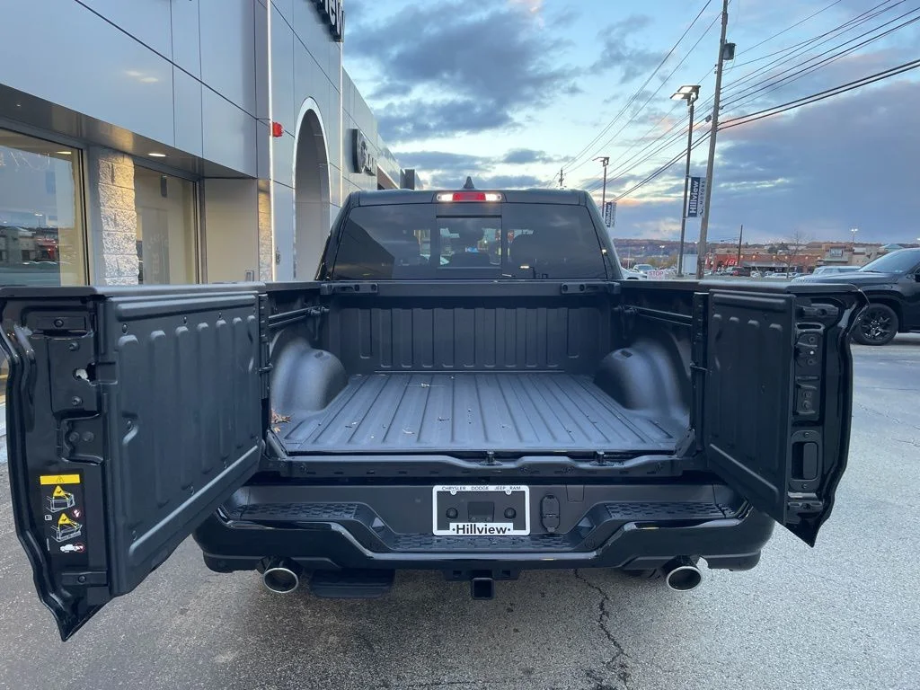 New 2026 Diamond Black Crystal Pearl-Coat Exterior Paint RAM Big Horn/Lone Star image 12