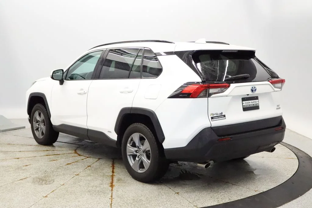 Certified Used 2022 White Toyota XLE image 3