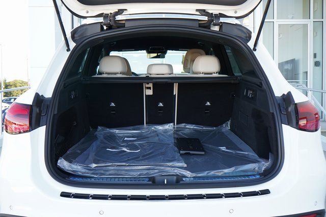 New 2026 Polar White Mercedes-Benz GLC 300 image 41