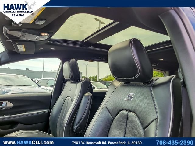 Used 2024 Blue Chrysler Select Premium S Appearance image 10