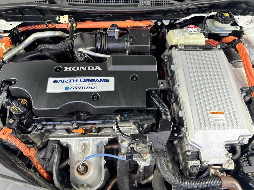 Used 2015 White Orchid Pearl Honda Touring image 39