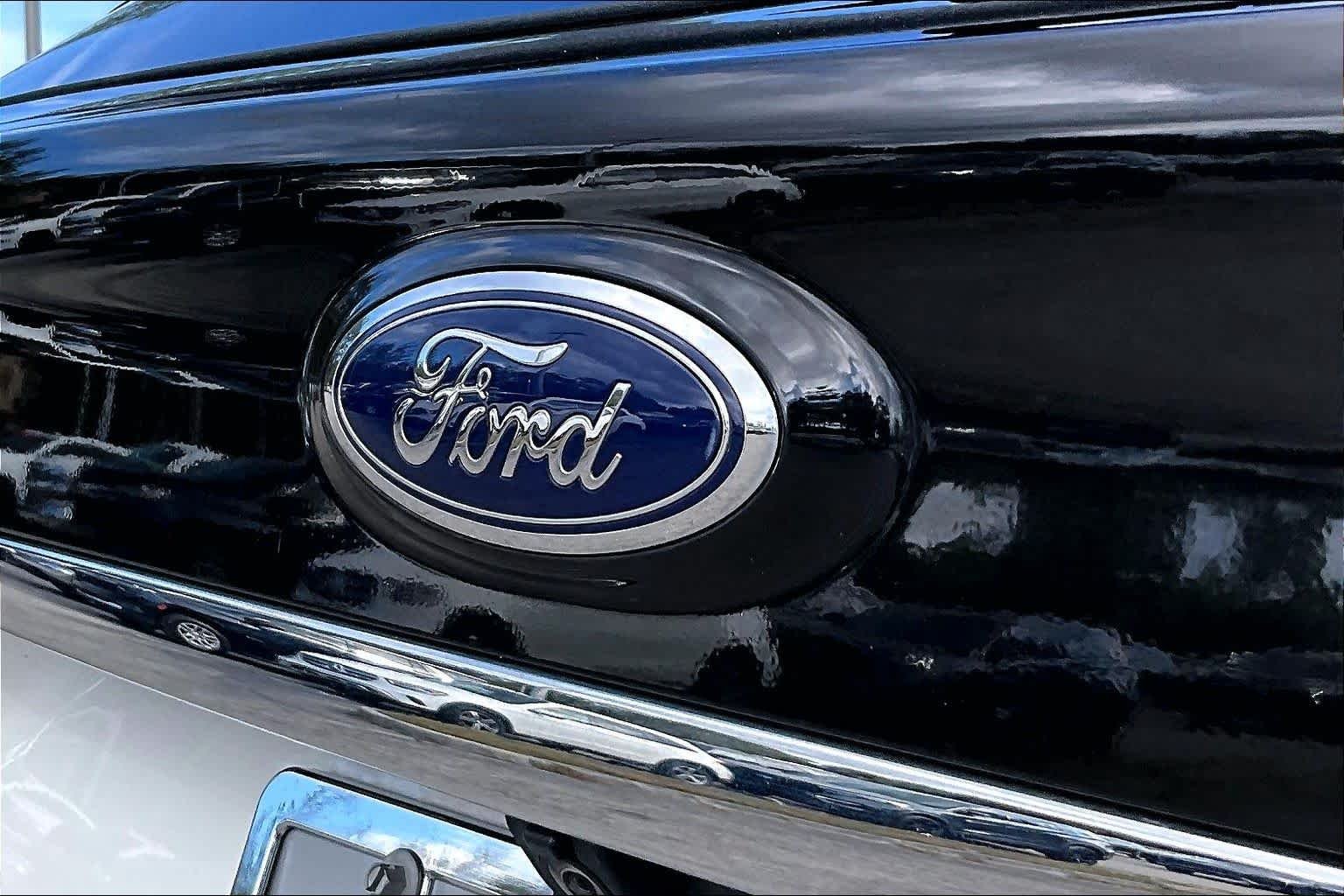Used 2020 Star White Metallic Tri-Coat Ford Titanium image 31