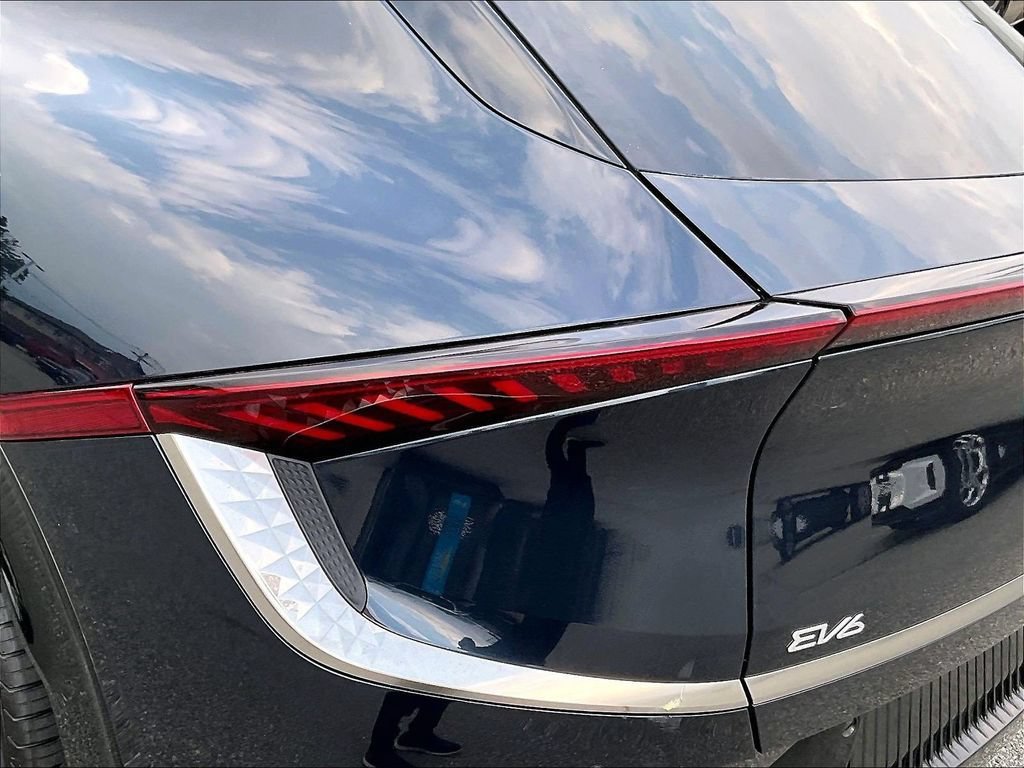 Used 2024 Blue Kia Wind image 32