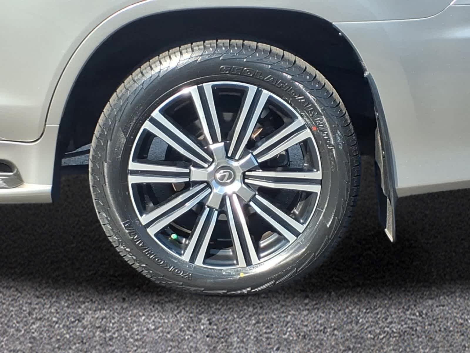 Used 2019 Atomic Silver Lexus  image 3