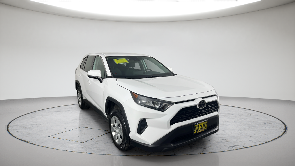 Used 2022 White Toyota LE image 6
