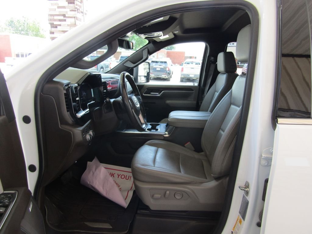 Used 2025 White GMC SLT image 30