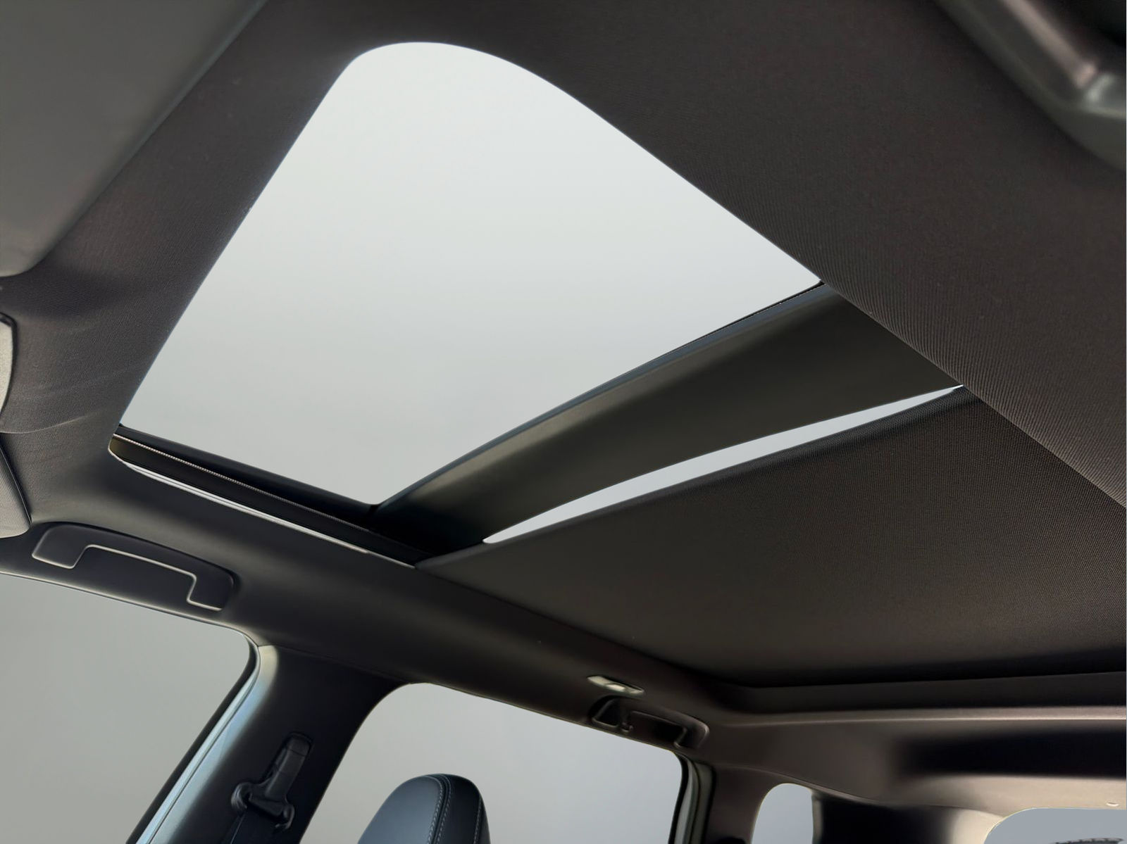 New 2026 White Nissan Platinum image 31