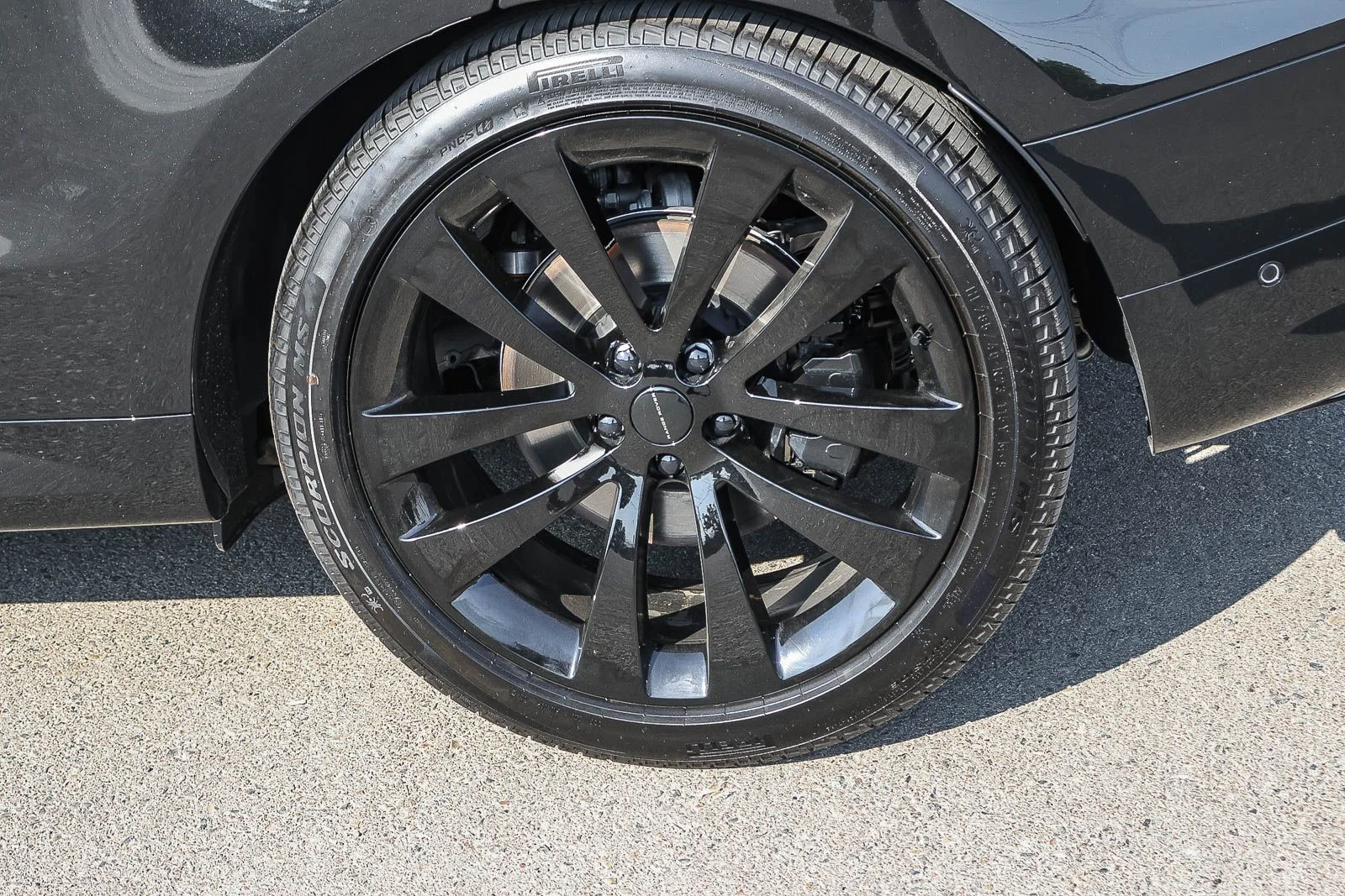 New 2026 Santorini Black Land Rover Dynamic SE image 10