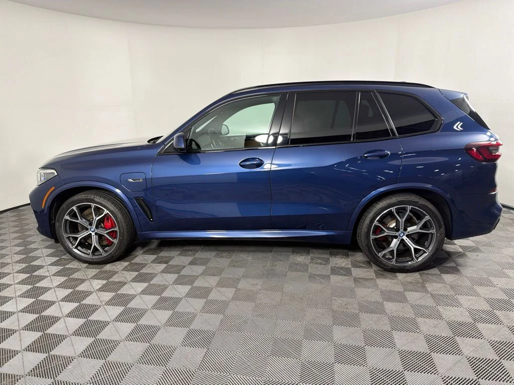 Certified Used 2023 Phytonic Blue Metallic BMW xDrive45e image 8