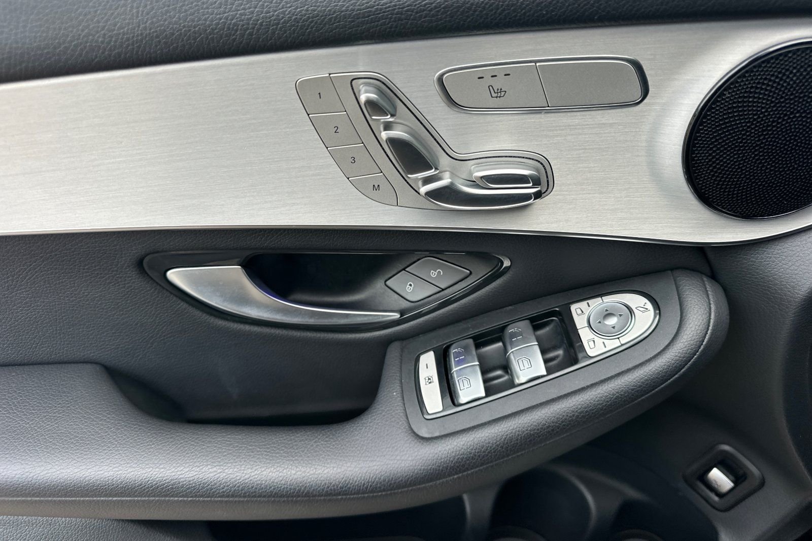Used 2022 Black Mercedes-Benz GLC 300 image 10