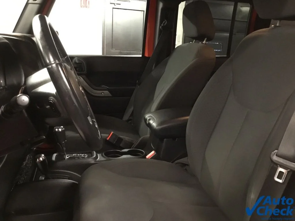 Used 2015 Orange Jeep Unlimited Sport image 27