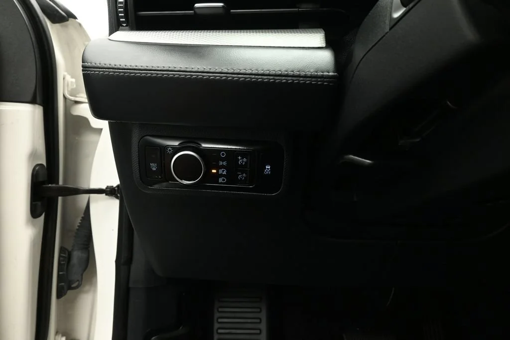 Certified Used 2023 White Ford Select image 10