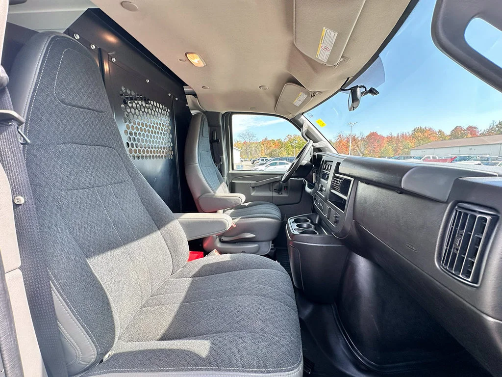 Used 2025 Summit White Chevrolet WT image 29