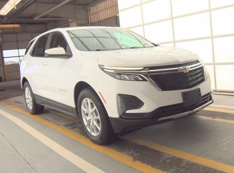 Used 2022 Summit White Chevrolet LT image 2