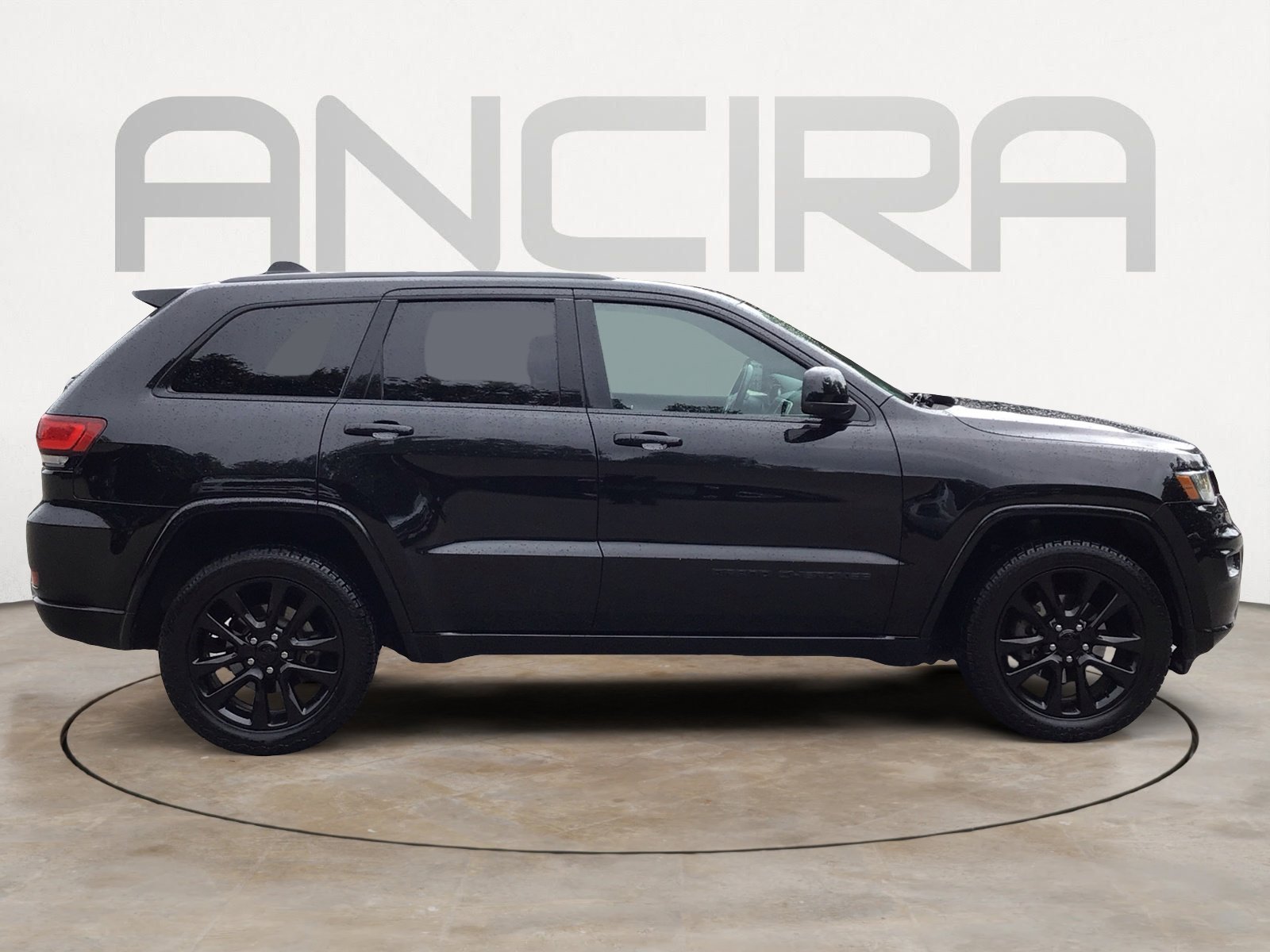 Used 2018 Diamond Black Crystal Pearlcoat Jeep Altitude image 13