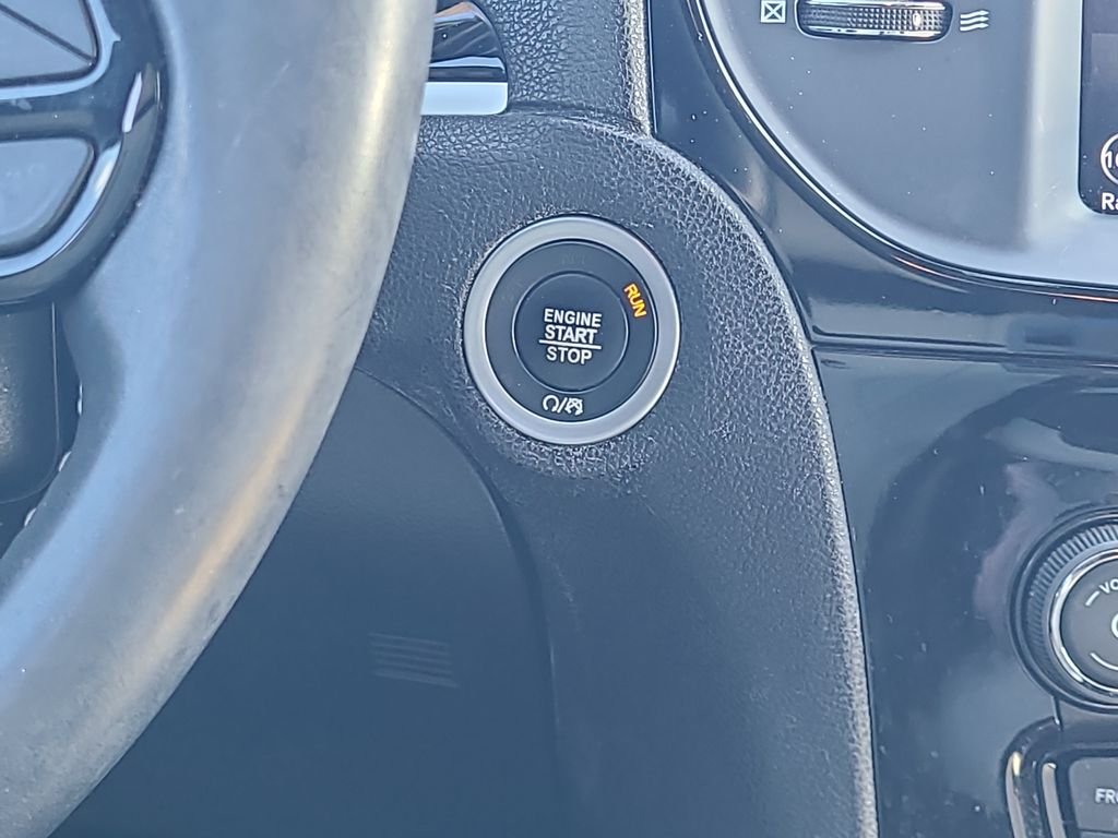 Used 2018 White Chrysler S image 24