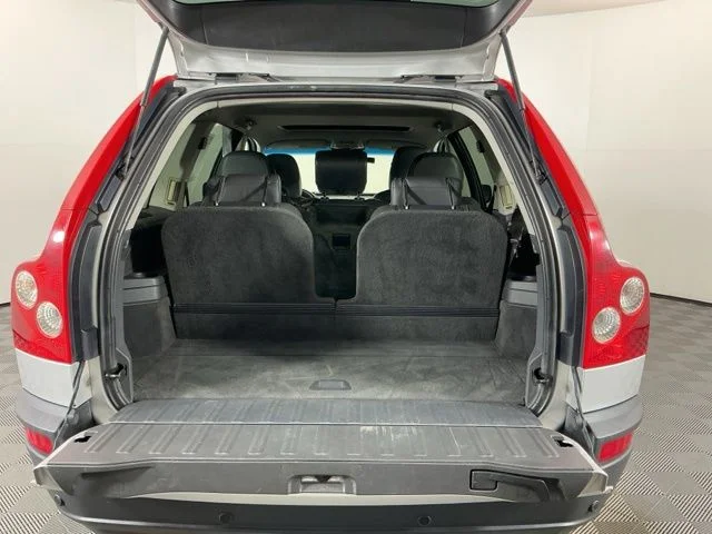 Used 2005 Silver Volvo 2.5T image 26