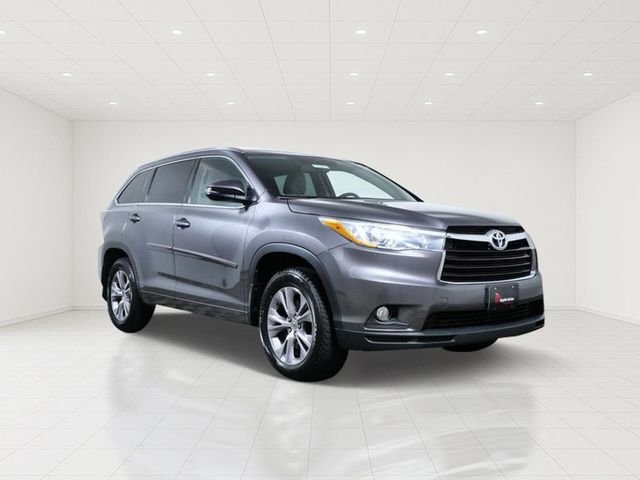 Used 2015 Gray Toyota XLE V6 image 1