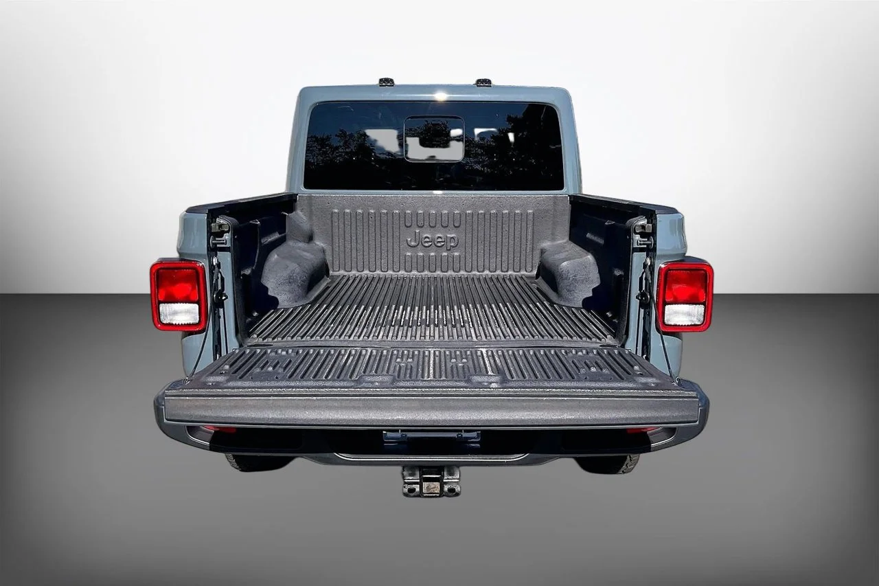 Used 2024 Gray Jeep Sport S image 24