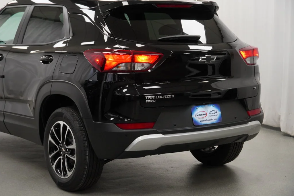 New 2026 Mosaic Black Metallic Chevrolet LT image 16