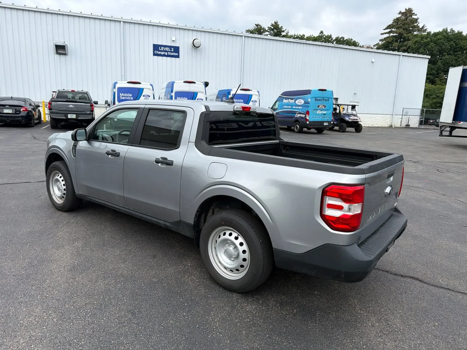 Used 2023 Iconic Silver Metallic Ford XL image 8
