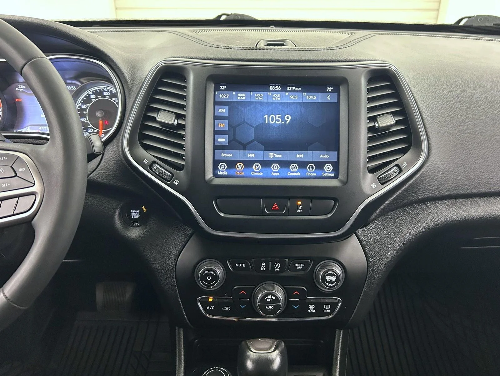 Used 2022 Gray Jeep Latitude Lux image 12