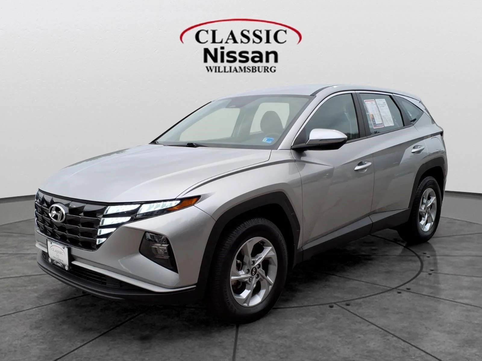 Used 2022 Shimmering Silver Hyundai SE image 1