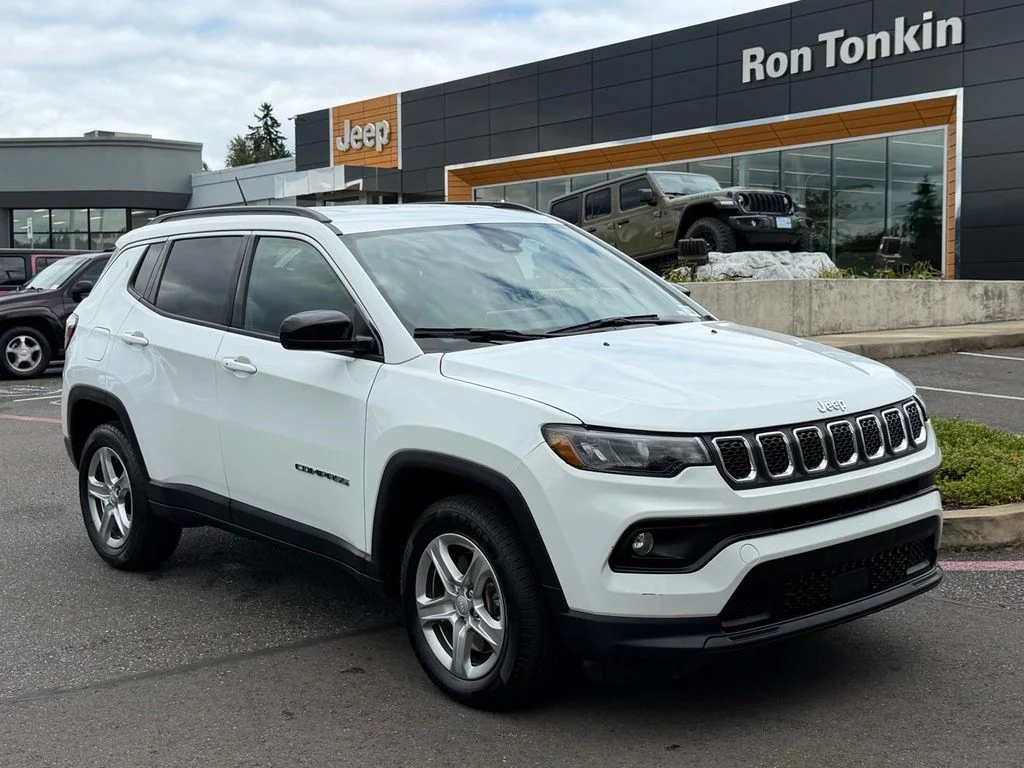 Used 2024 White Jeep Latitude image 2