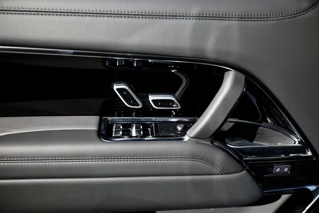 2025 Land Rover Range Rover SE - Photo 15