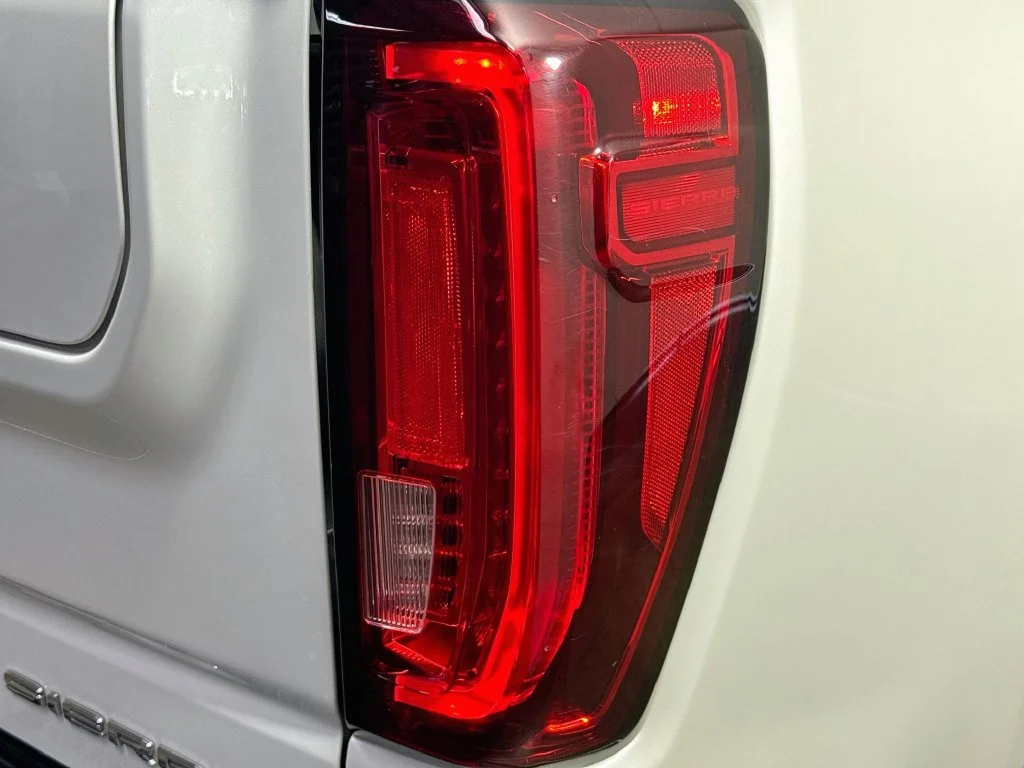 Used 2021 White GMC Denali image 34