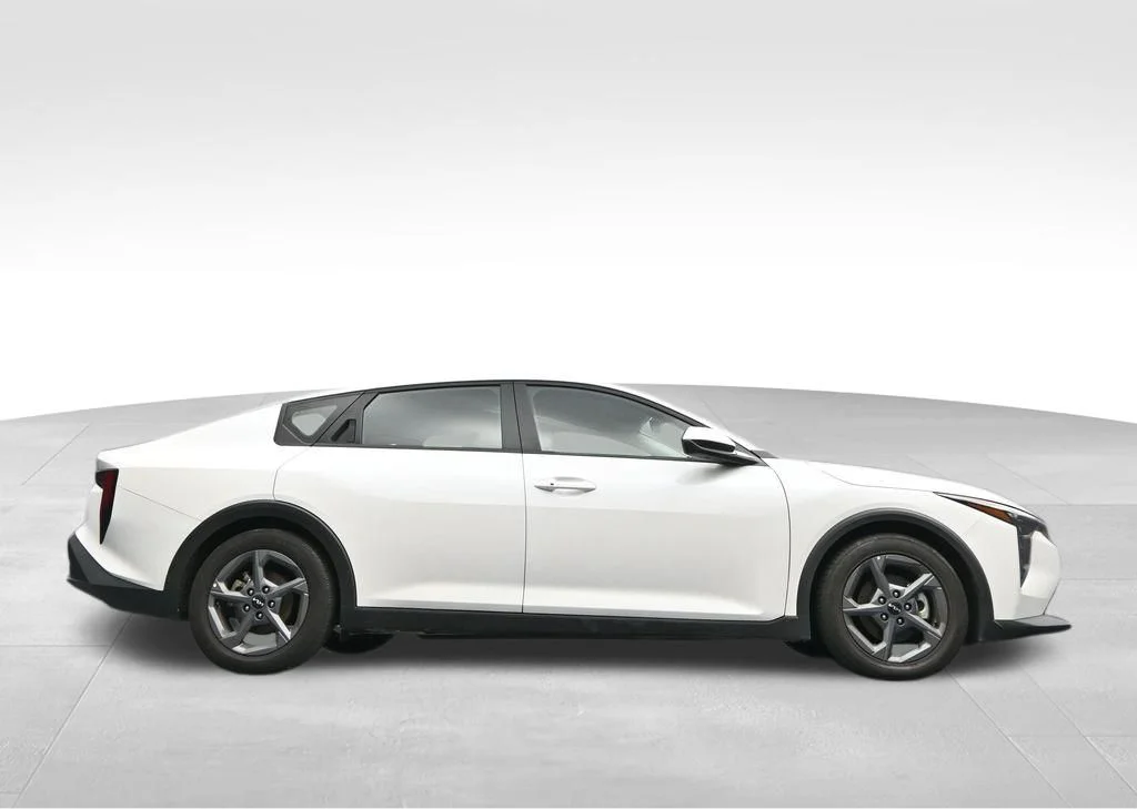 2025 Kia K4 LXS - Photo 41