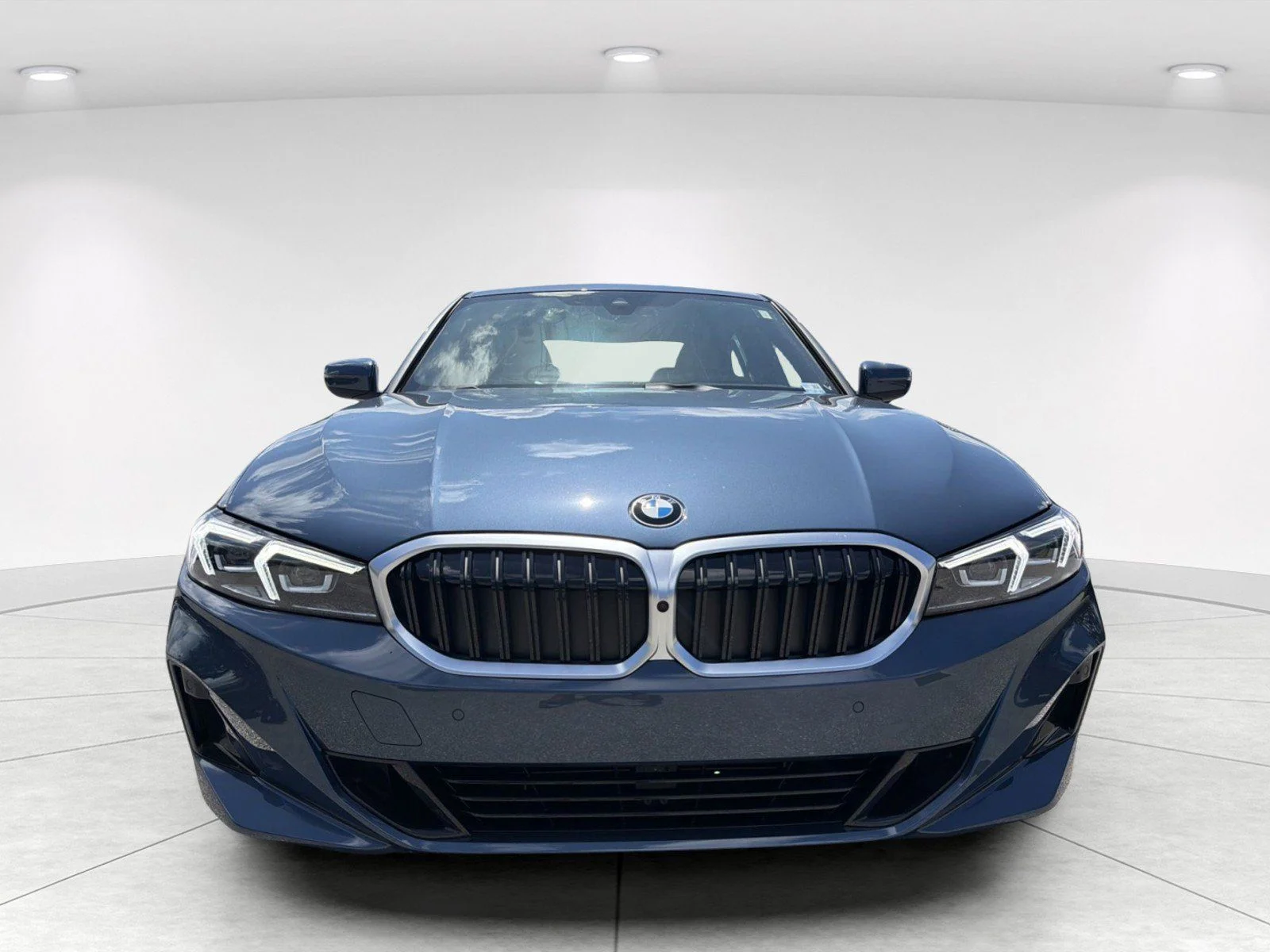 New 2026 Arctic Race Blue metallic BMW 330i xDrive image 2