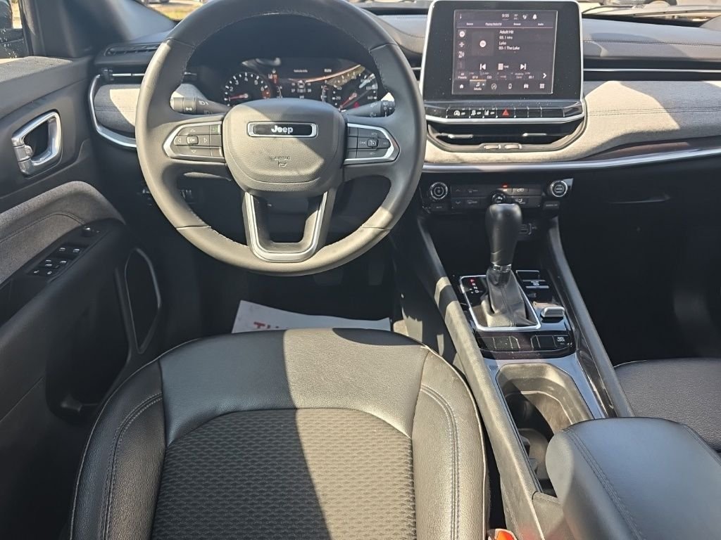 Used 2025 Black Jeep Latitude image 17