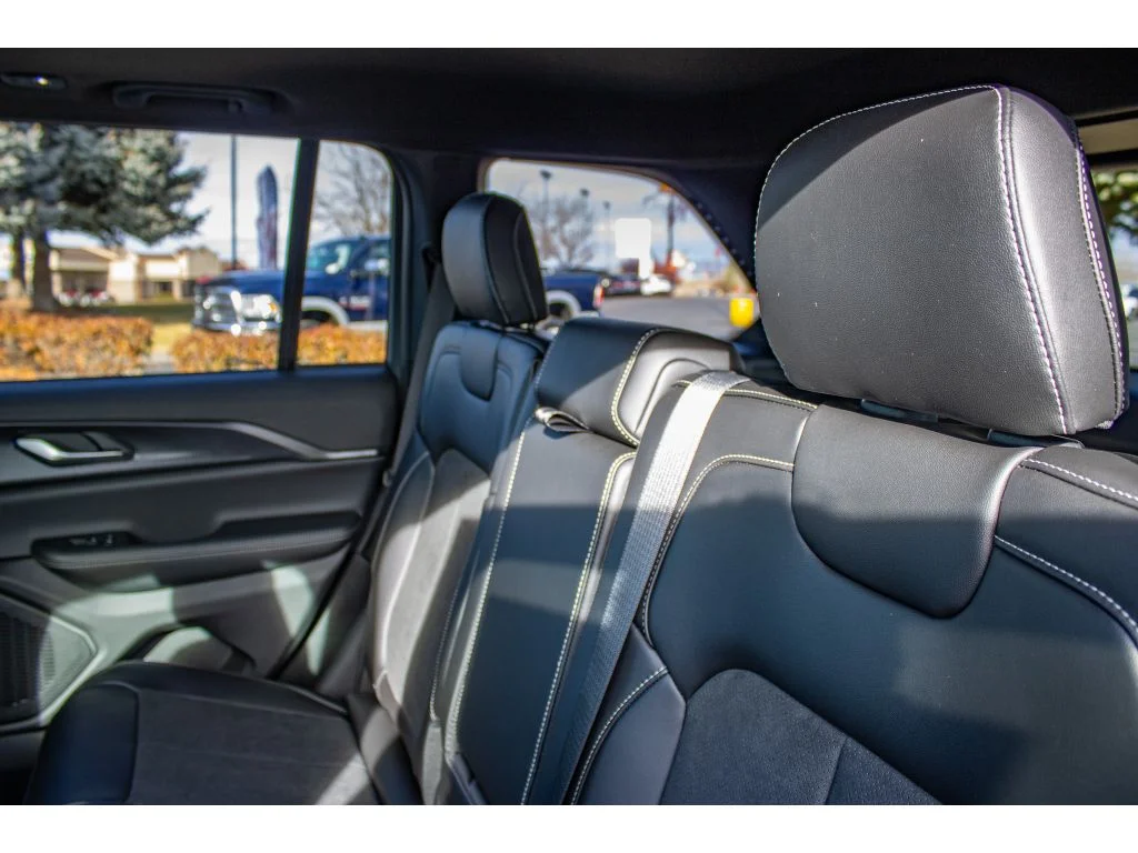 New 2025 Velvet Red Pearlcoat Jeep Altitude X image 40
