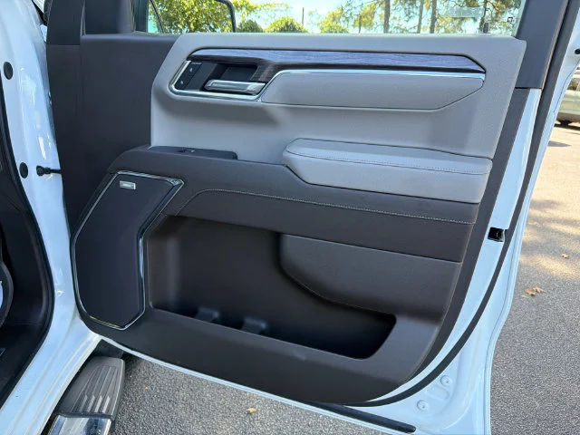 Used 2024 Summit White Chevrolet LTZ image 14