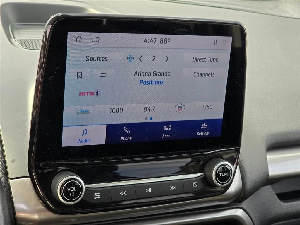 Used 2020 Black Ford SE image 4